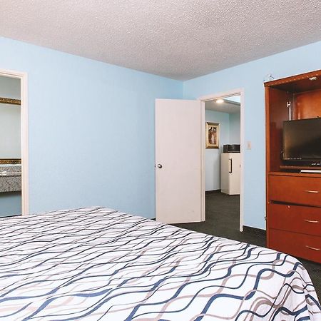 Sky-Palace Inn & Suites Wichita East المظهر الخارجي الصورة