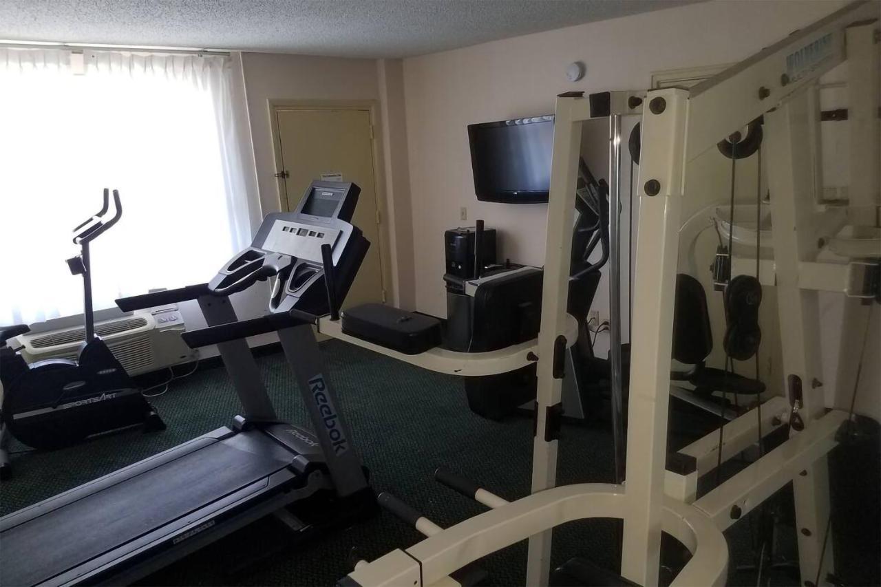 Sky-Palace Inn & Suites Wichita East المظهر الخارجي الصورة