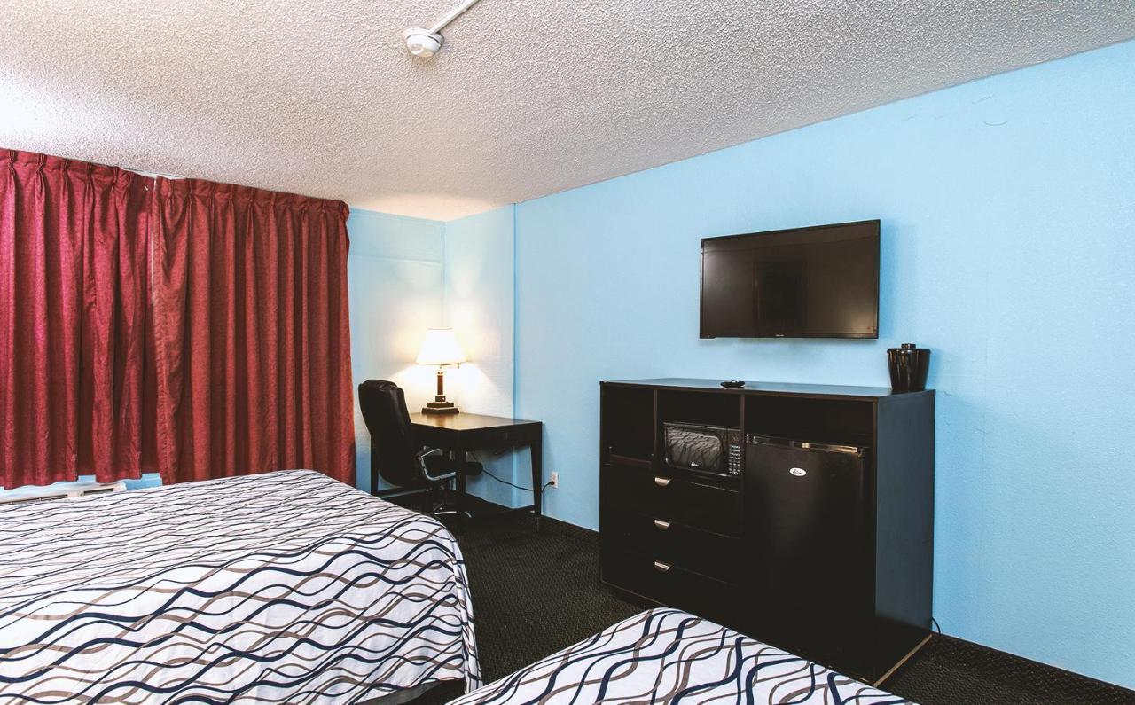 Sky-Palace Inn & Suites Wichita East المظهر الخارجي الصورة