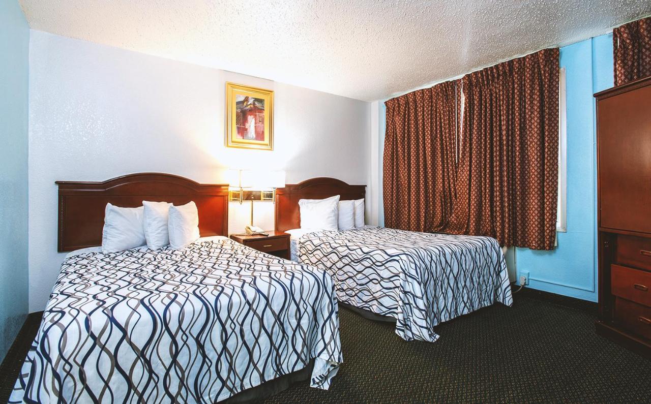 Sky-Palace Inn & Suites Wichita East المظهر الخارجي الصورة