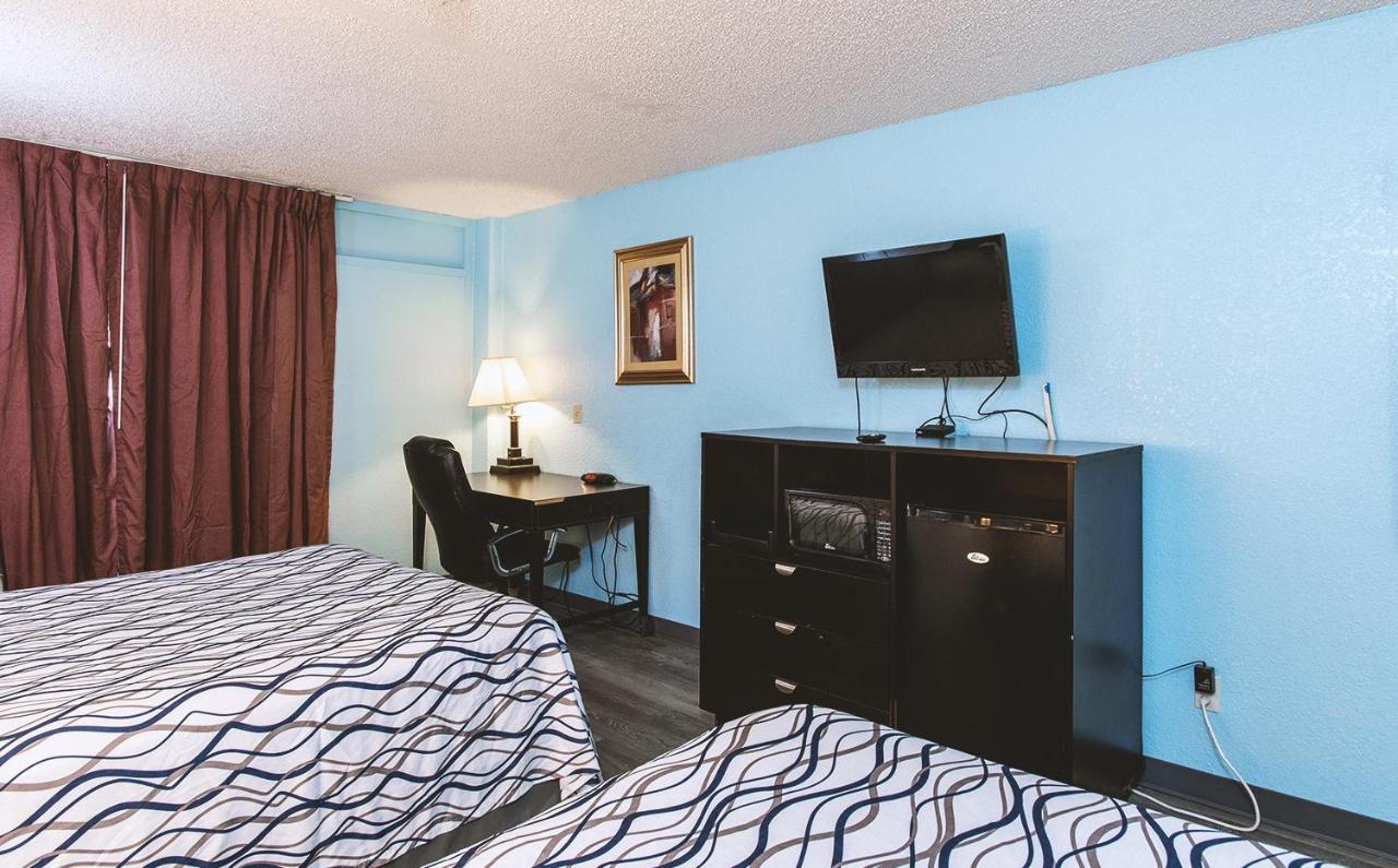 Sky-Palace Inn & Suites Wichita East المظهر الخارجي الصورة