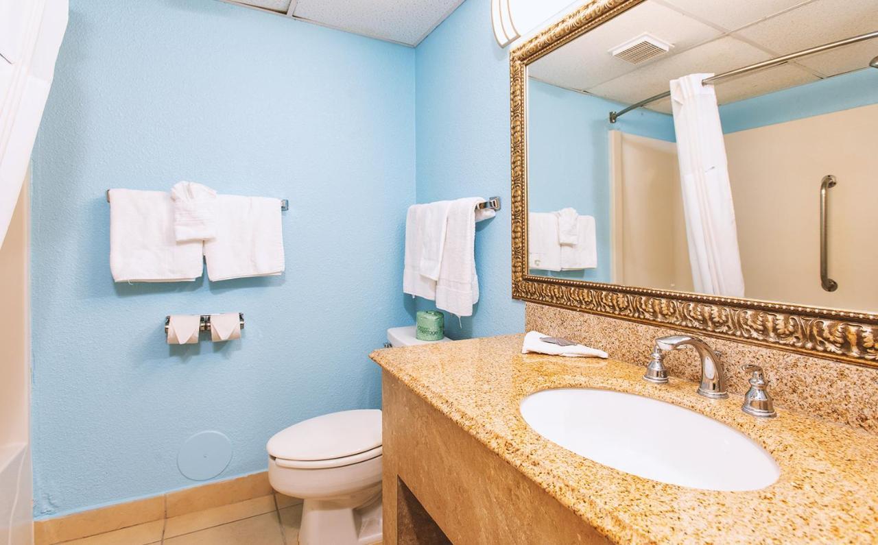 Sky-Palace Inn & Suites Wichita East المظهر الخارجي الصورة