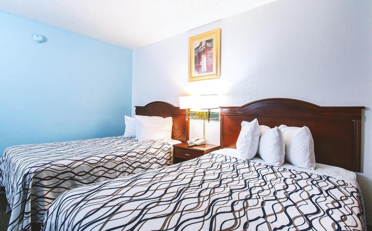Sky-Palace Inn & Suites Wichita East المظهر الخارجي الصورة