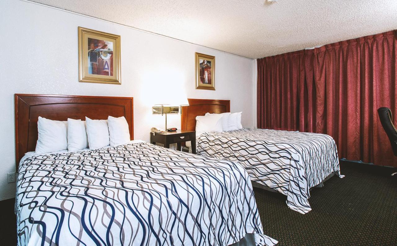 Sky-Palace Inn & Suites Wichita East المظهر الخارجي الصورة