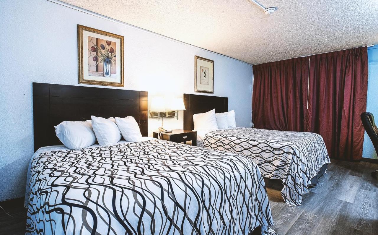 Sky-Palace Inn & Suites Wichita East المظهر الخارجي الصورة